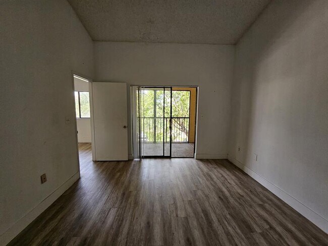 Building Photo - 2445 SW 18th Terrace