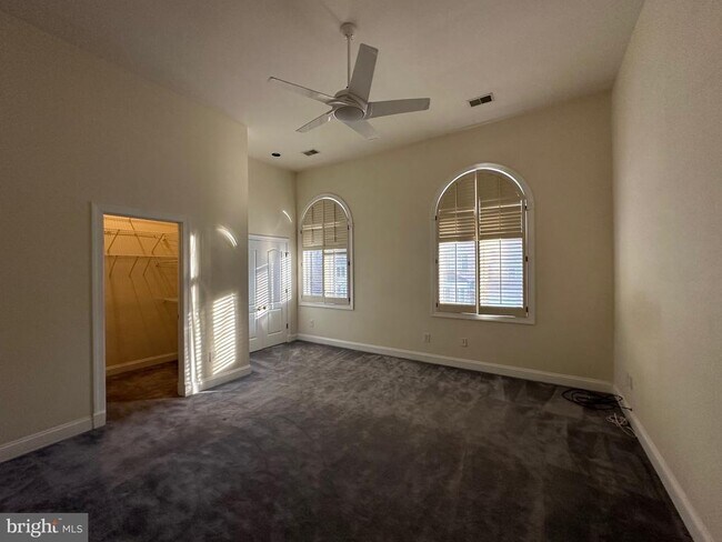 Building Photo - 5509 Thornbush Ct