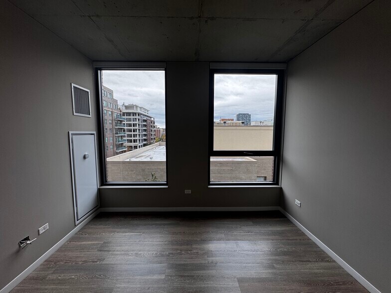 Building Photo - 26 N Sangamon St