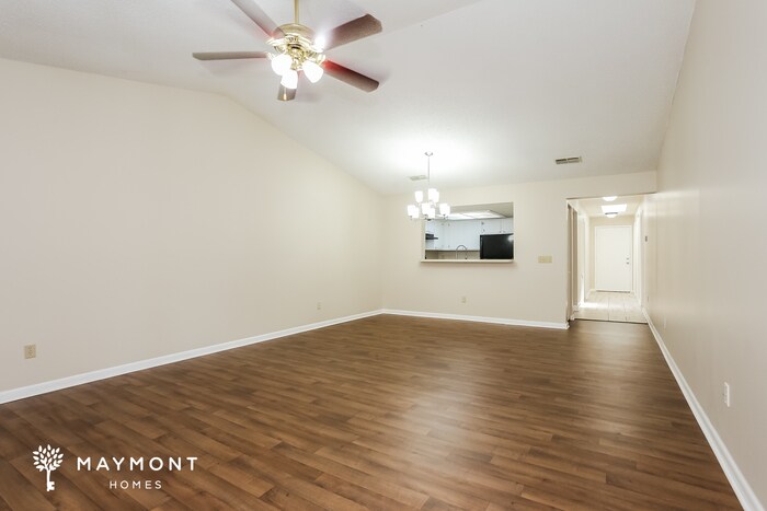 Building Photo - 5613 Pinebay Cir N