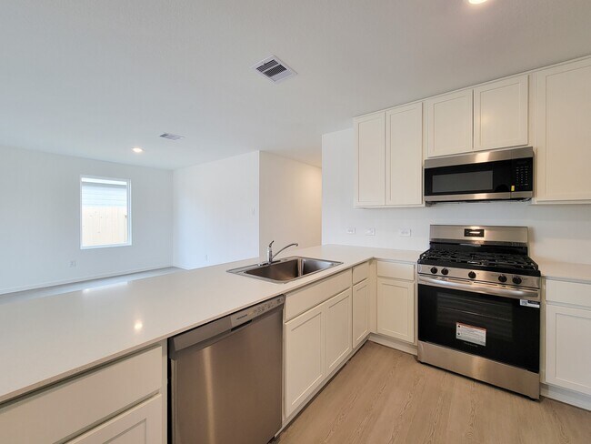 Building Photo - 15675 Plum Brk Dr