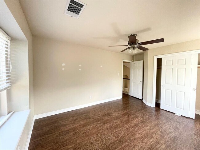 Building Photo - 10512 Hainsworth Park Dr