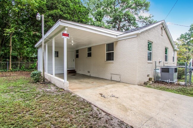 Building Photo - 500 Jackson Ln