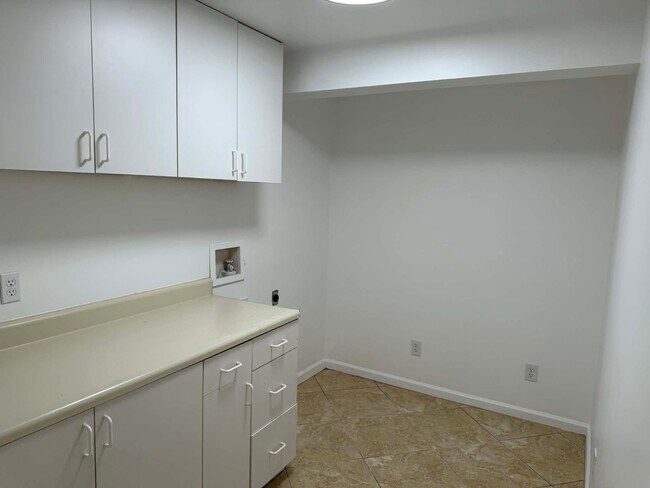 Building Photo - 7234 E Beverly Dr