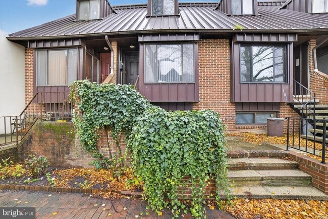 Building Photo - 105 Jackson St