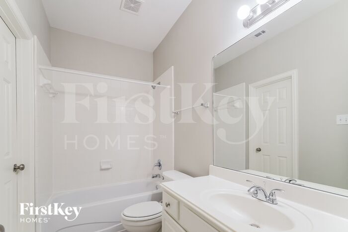 Building Photo - 3921 Cloudcrest Dr