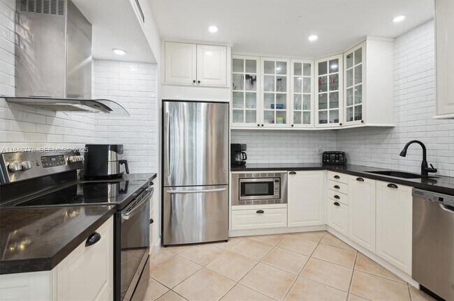 Building Photo - 3505 S Ocean Dr