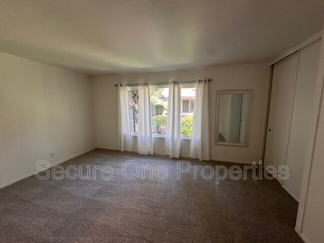 Building Photo - 491 Serento Cir