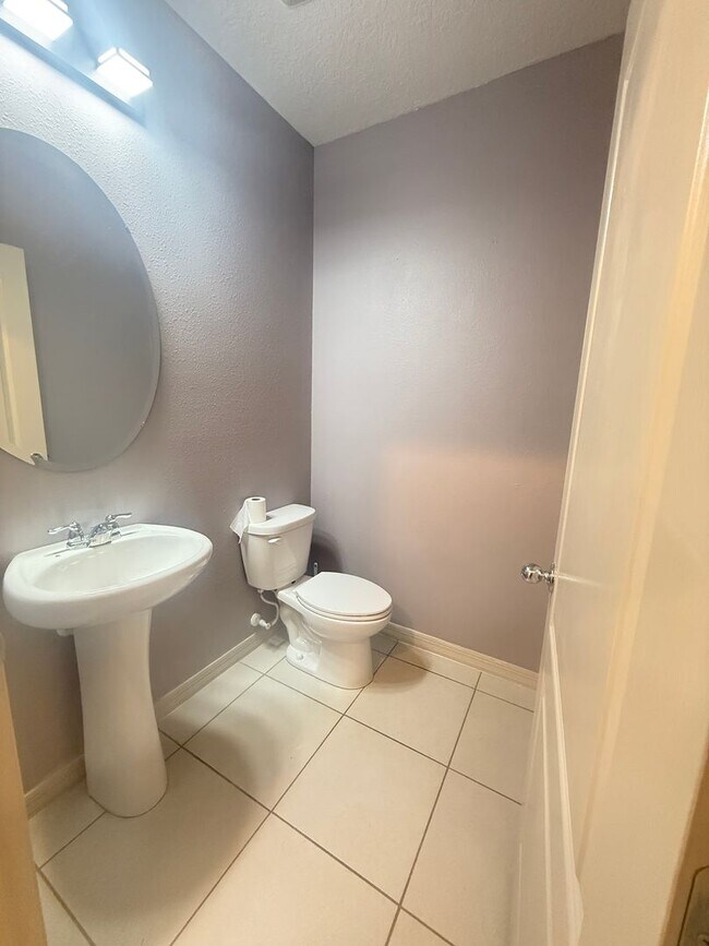 Building Photo - Townhome Available - Saint Cloud, FL -  3 ...