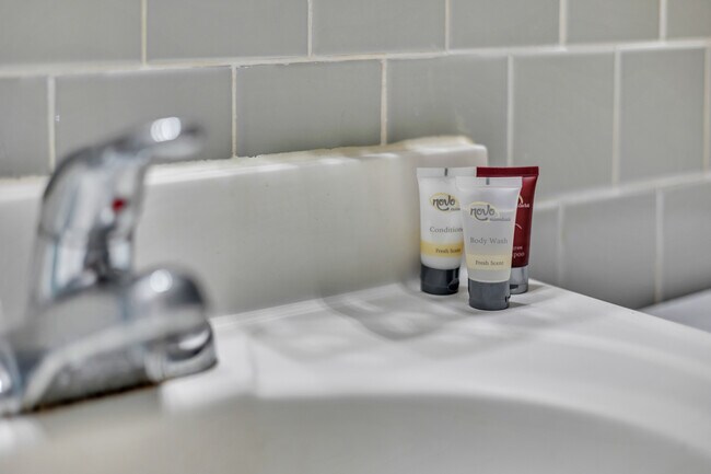 Building Photo - 2160 Lenox Rd NE