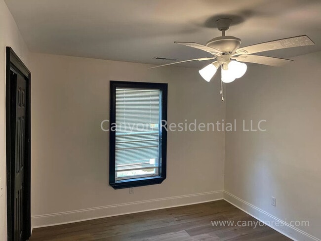 Building Photo - 1063 Givens Rd