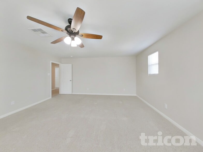 Building Photo - 10122 Cerritos dr