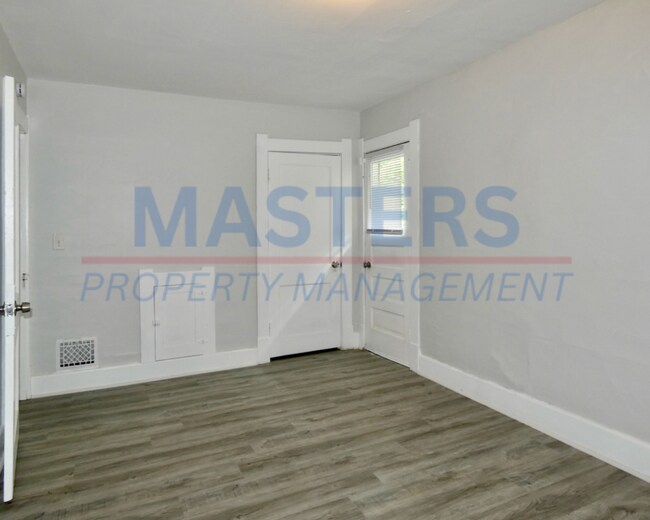 Building Photo - 3 Bedroom 1.5 Bathroom House