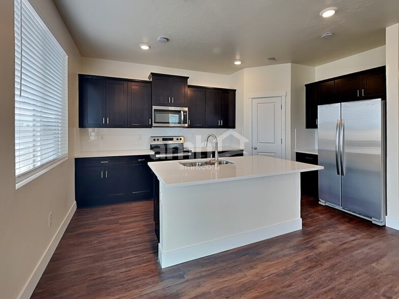 Building Photo - 6750 W Spriggel St