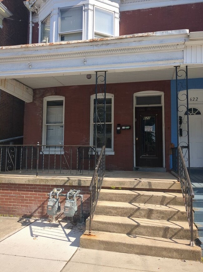 Building Photo - 620 W King St
