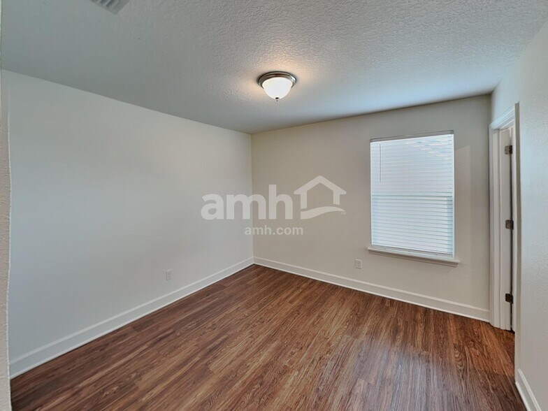 Building Photo - 417 Sandstone Dr