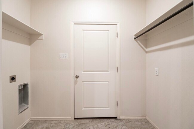 Building Photo - 11623 Evanston Ave