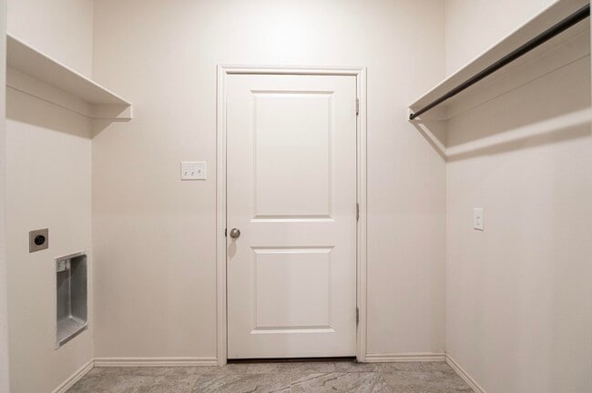 Building Photo - 11629 Evanston Ave