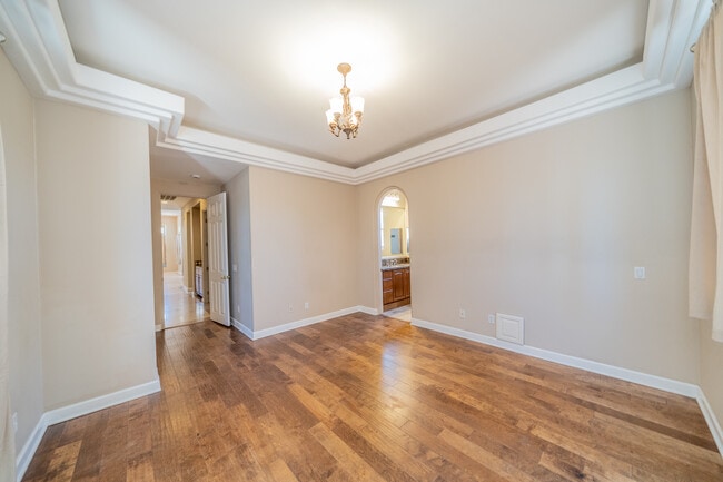 Building Photo - 17425 Cyrus Ln