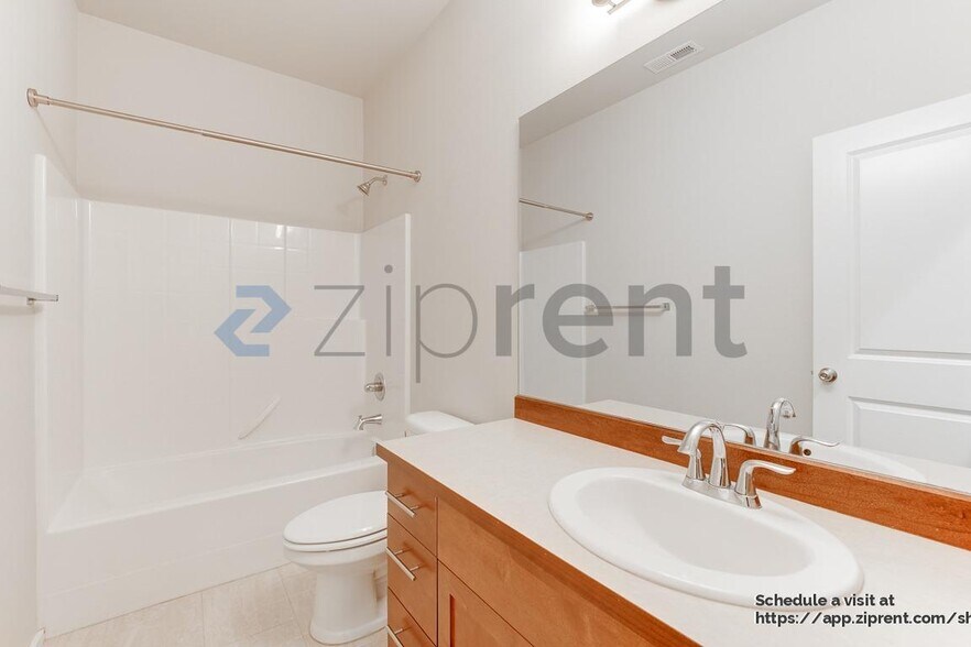 Building Photo - 1715 43rd St NE