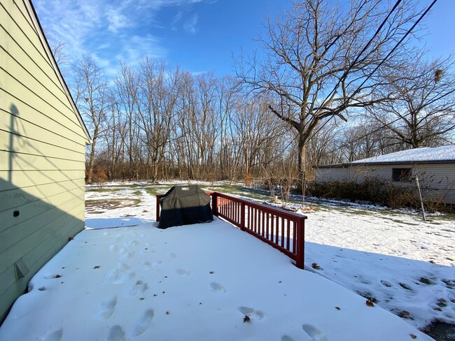 Building Photo - 3 Bedroom Home in Merrillville, IN