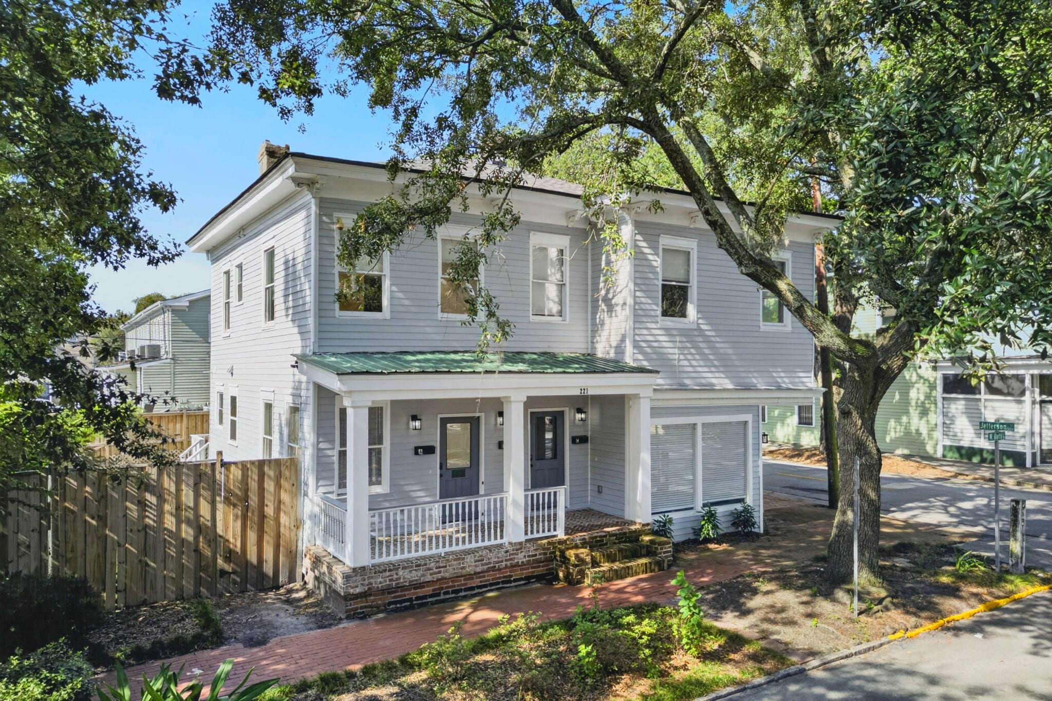 Building Photo - 221 W Duffy St