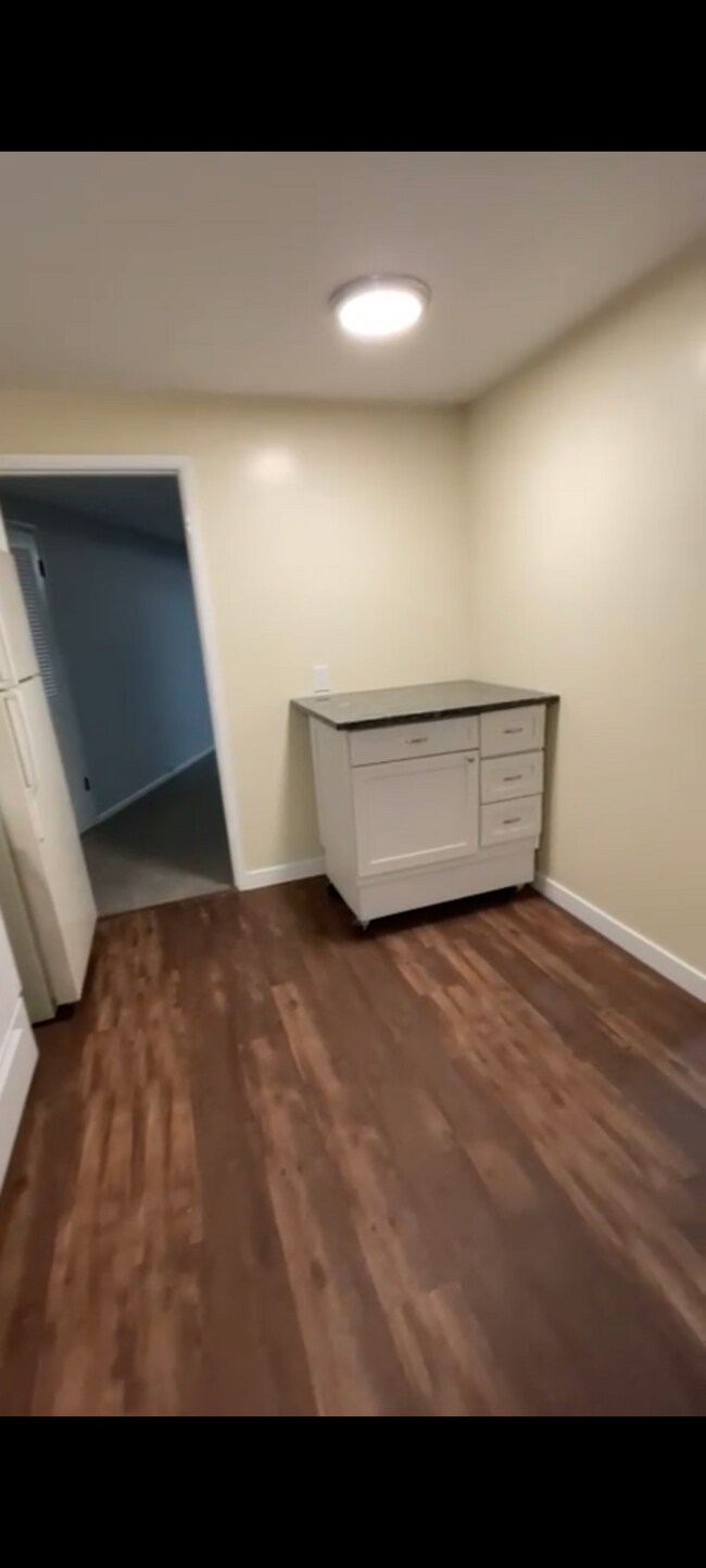 Building Photo - 12827 Glenwood Ave SW