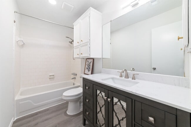 Building Photo - 17003 Summer Dew Ln