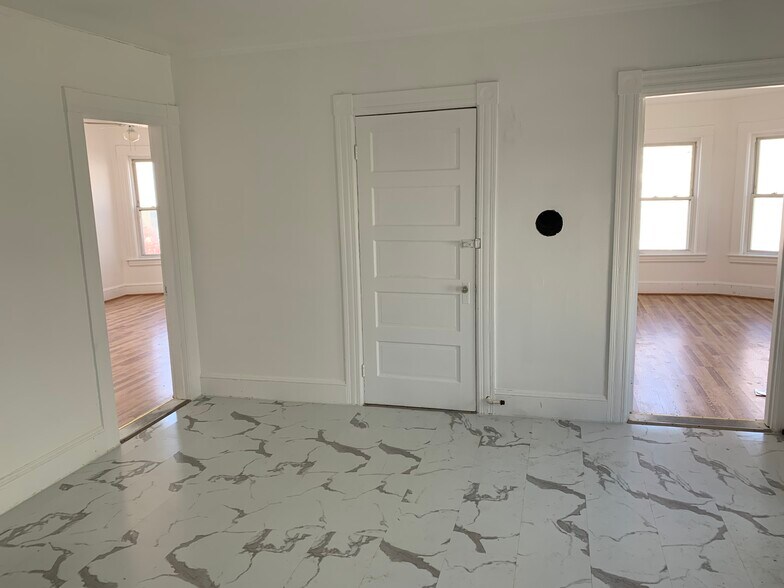 Building Photo - 363 Spruce St