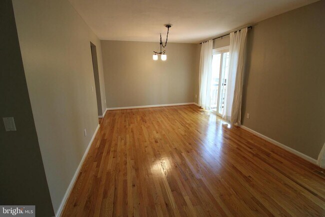 Building Photo - 6055 Meyers Landing Ct