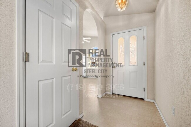 Building Photo - 1014 Pinecrest Dr