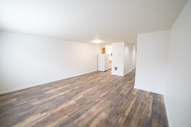 Building Photo - 3411-3423-3423 SE 85th Ave