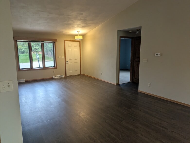 Building Photo - 350 Sharla St