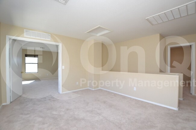 Building Photo - 699 E Springfield Pl