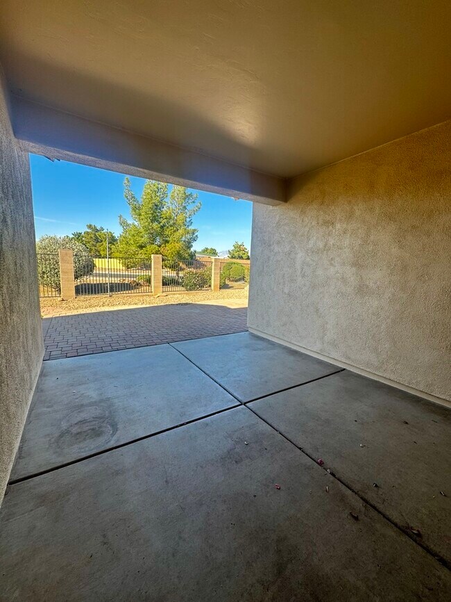 Building Photo - FOR RENT