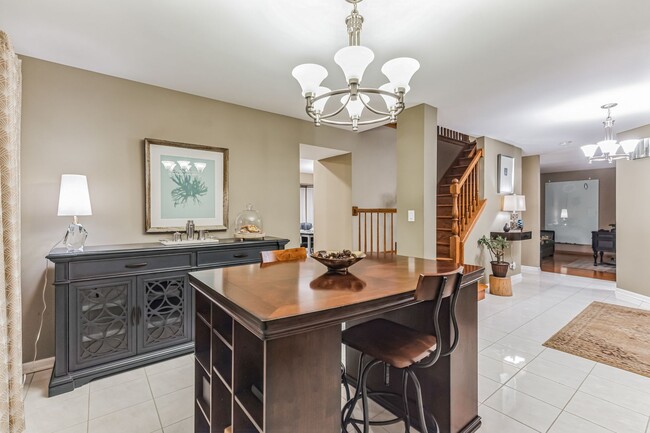 Building Photo - Fully Furnished 4 Bedroom 2.5 bathroom home in Bloomingdale