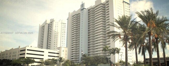 Building Photo - 14951 Royal Oaks Ln