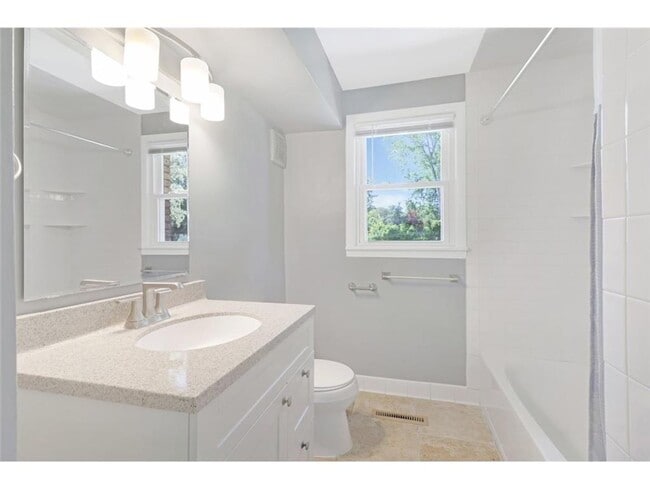 Building Photo - 6040 Hemlock Ln N