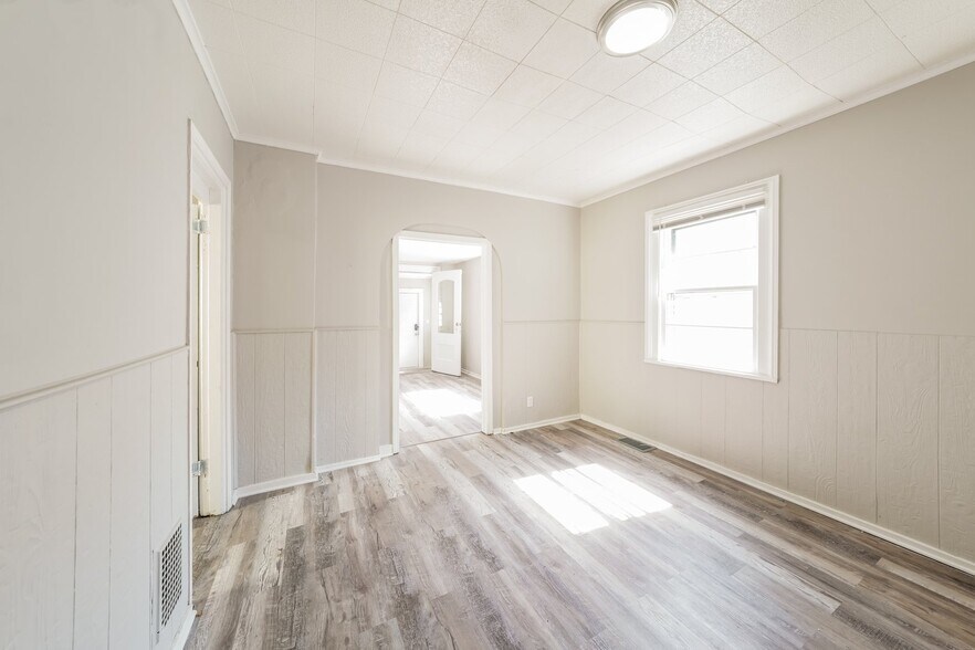 Building Photo - 167 5th St