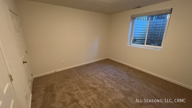 Building Photo - 616 N Spruce St