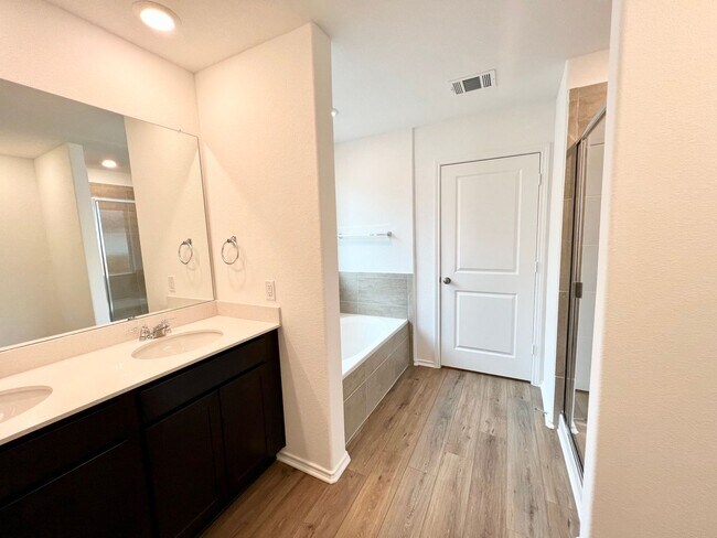 Building Photo - Jarrell Home For Lease