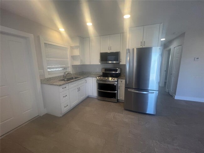 Building Photo - 322 Lasayette Dr NE