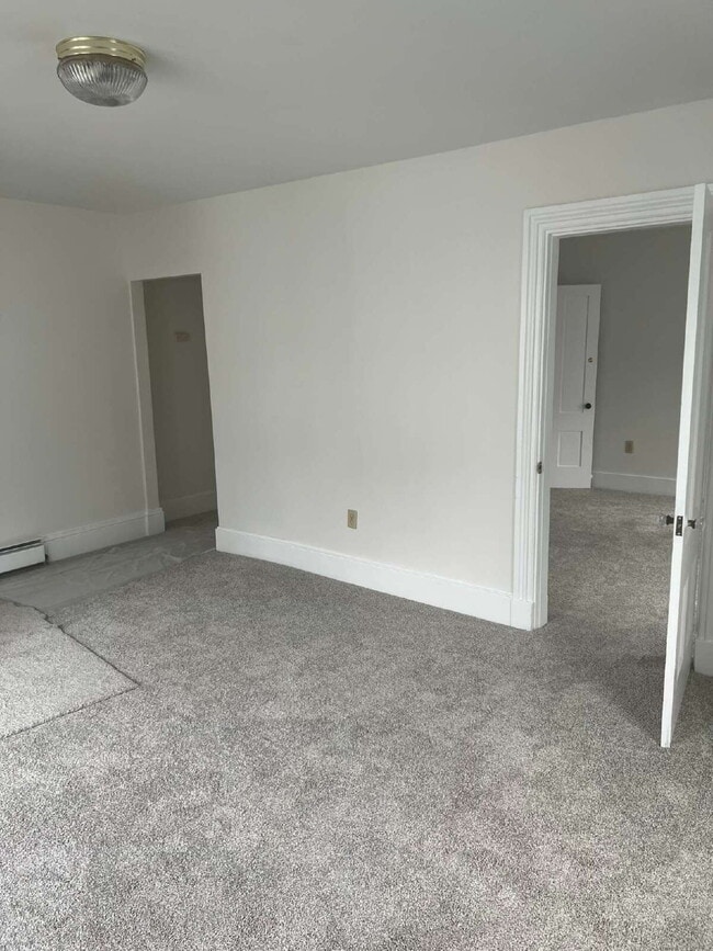 Building Photo - Newly renovated first Floor 1-Bedroom Apar...