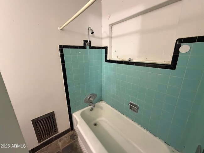 Building Photo - 1725 S Sierra Vista Dr