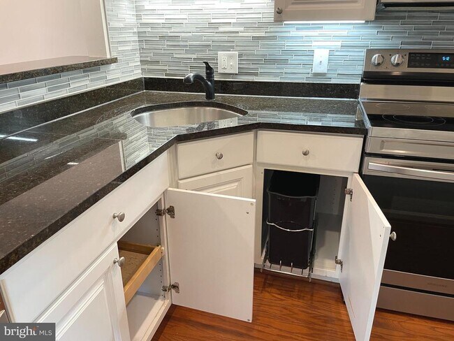 Building Photo - 5804 Inman Park Cir