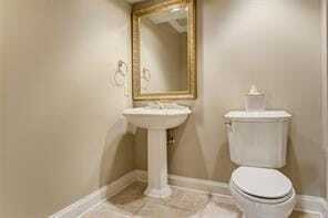 Building Photo - 587 Beau Chene Dr