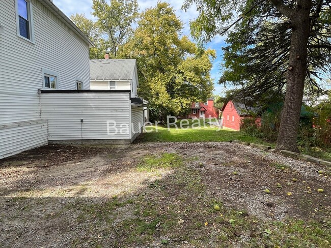 Building Photo - Three Bedrooms, One and a Half Bathrooms