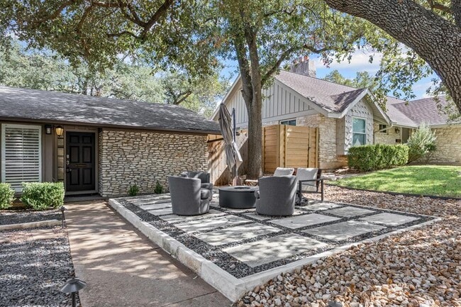 Building Photo - 7103 Mesa Dr