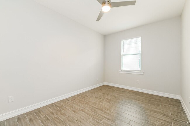 Building Photo - Annual Unfurnished Rental – 3 Bedroom Home in gated community South Naples