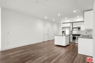 Building Photo - 1215 S Bedford Dr